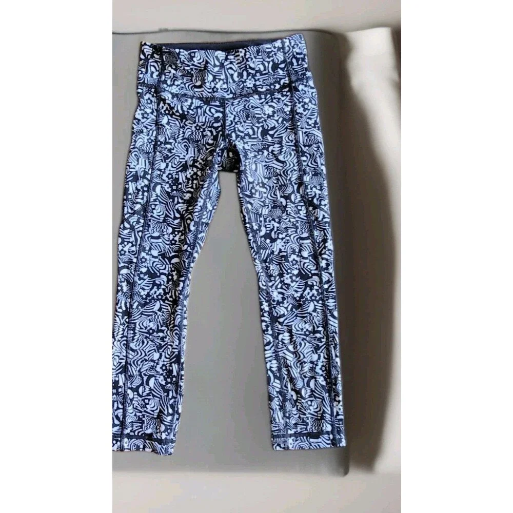 Lululemon Deep Breath Crop 19